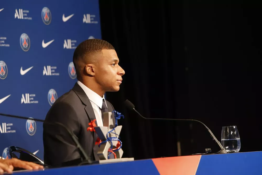 Mbappe-en-la-conferencia-de-prensa