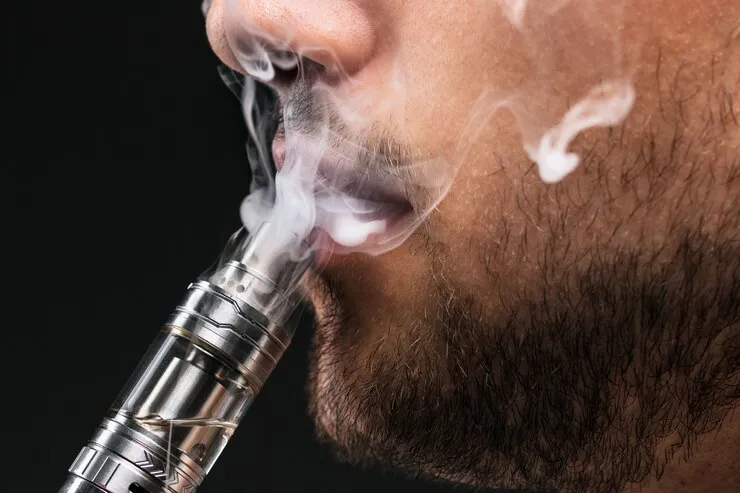 cara-joven-vaping_155003-14669